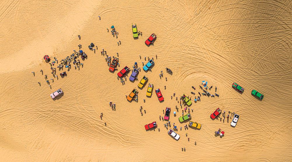 Spécialité touristique de Binh Thuan - Couleurs sur la colline de sable de Bau Trang.