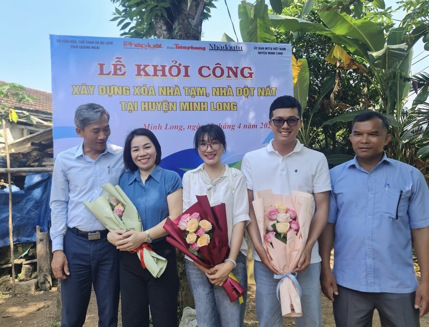 Dịp này, ngoài Báo Pháp luật Việt Nam, Báo Tiền phong và Tạp chí Nhà đầu tư cũng tham gia ủng hộ 2 hộ gia đình có hoàn cảnh khó khăn khác do UBND xã Long Hiệp (huyện Minh Long) đề xuất, gồm hộ gia đình ông Đinh Hoáy (SN 1940, thôn Hà Liệt) và ông Đinh Ngiêu (SN 1950, thôn Hà Bôi).