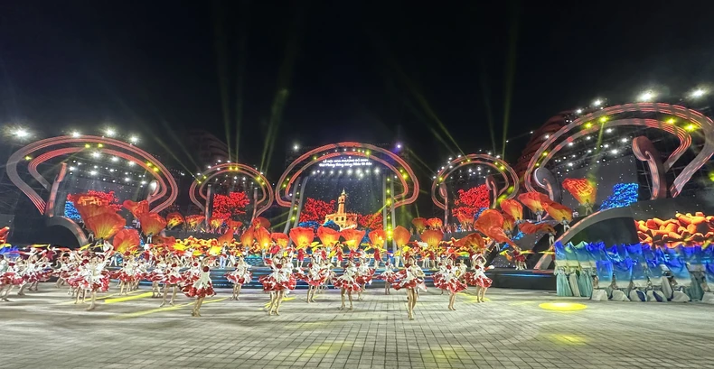 ការបង្ហាញកាំជ្រួច Hai Phong ដើម្បីអបអរសាទរខួបលើកទី 70 នៃការរំដោះទីក្រុង និងពិធីបុណ្យផ្កាភ្លើងក្រហមឆ្នាំ 2025 រូបថត 1