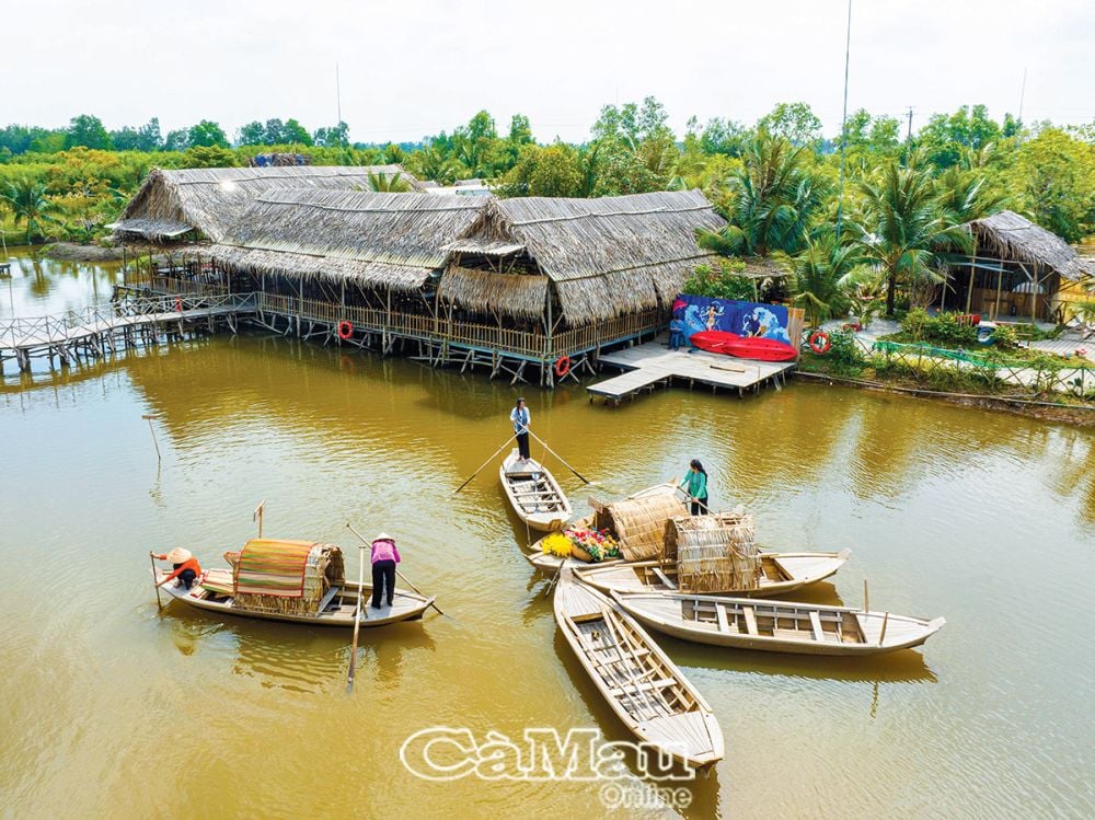Thatched houses with strong riverine features at ECO Tourist Area, Tran Van Thoi district.