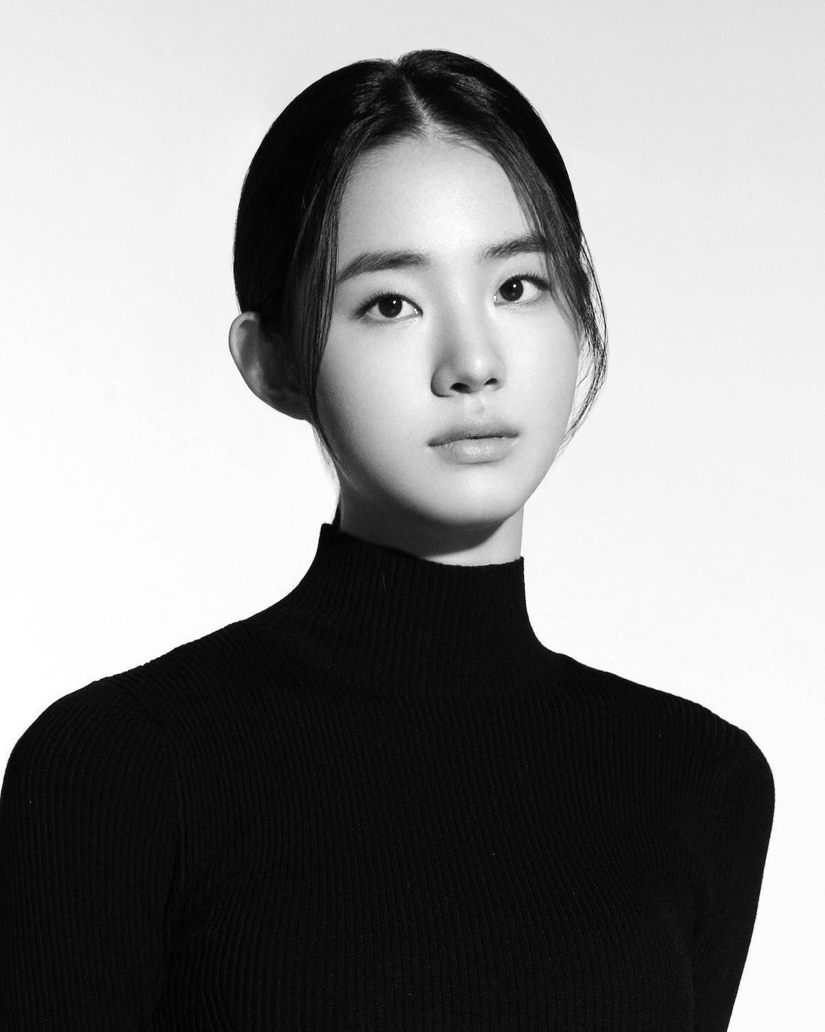 Shin Si Ah ដើរតួជា Pyo Nam Kyung