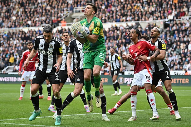 MU perdió sorprendentemente en Newcastle foto 19