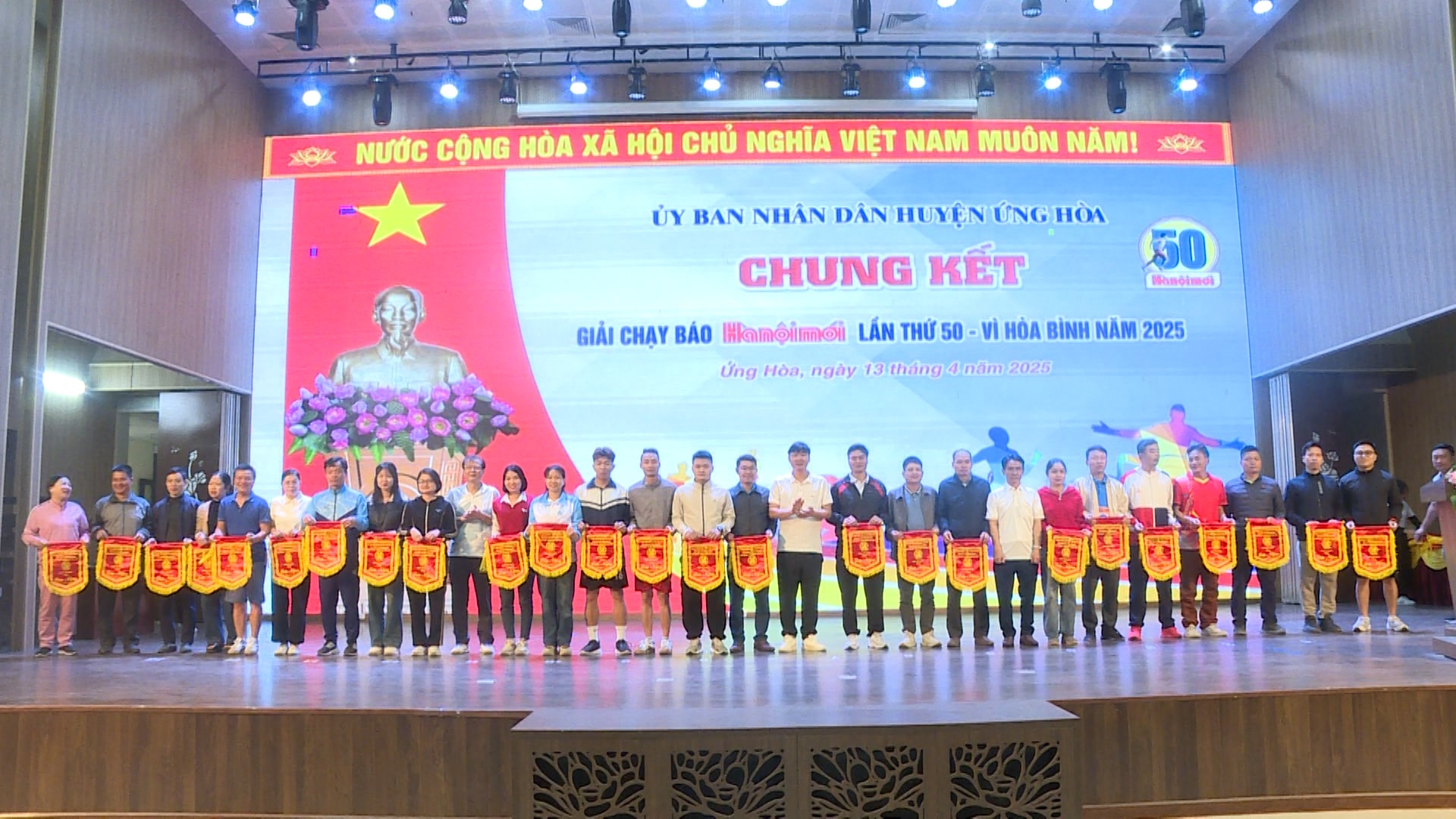 the-run-hnm-huyen-ung-hoa4.jpg