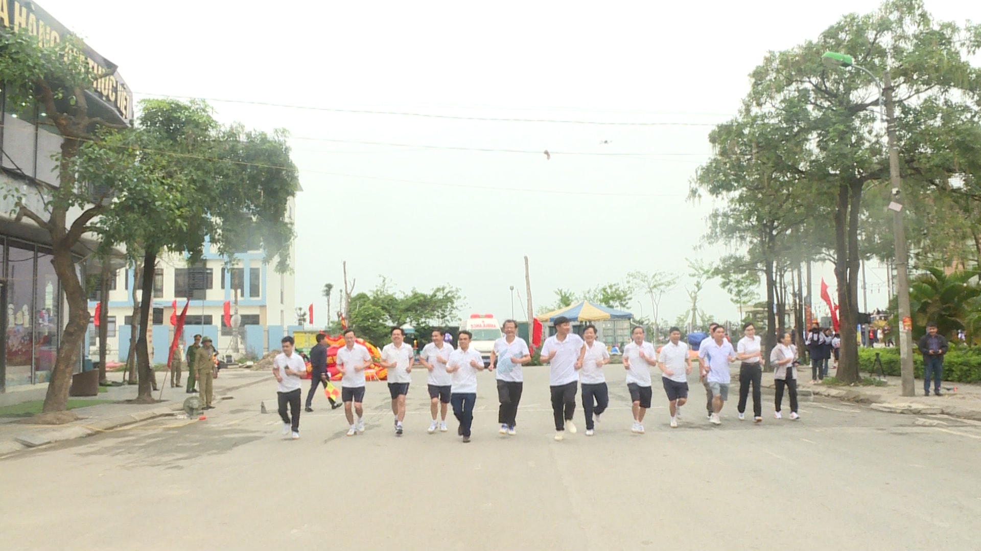 the-run-hnm-huyen-ung-hoa2.jpg
