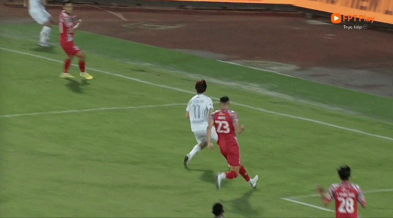 En directo: Nam Dinh Blue Steel vs. TP.HCM 1-1 (H2): Romulo anota para Nam Dinh (foto 10)