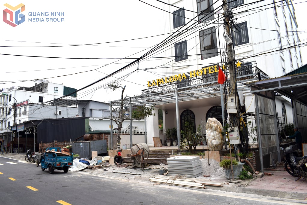Muchas instalaciones turísticas en Minh Chau han comenzado a actualizarse y repararse para recibir a los visitantes desde finales de marzo.