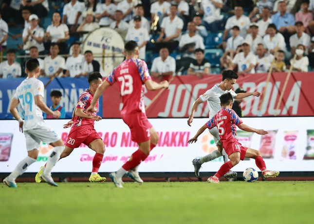 En directo: Nam Dinh Blue Steel vs. TP.HCM 1-1 (H2): Romulo anota para Nam Dinh (foto 5)