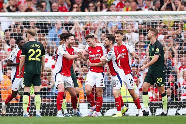 ライブ アーセナル vs ブレントフォード 0-0 (H1): VAR によりアーセナルのゴールが取り消される (写真 1)