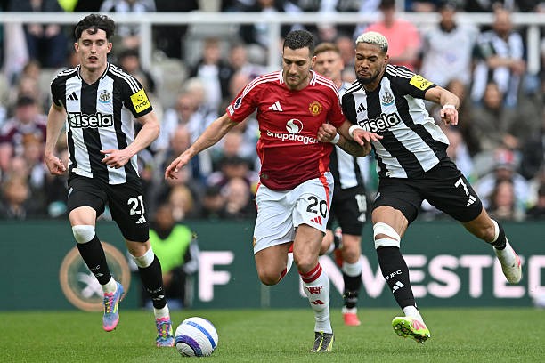 MU perdió sorprendentemente en Newcastle foto 23