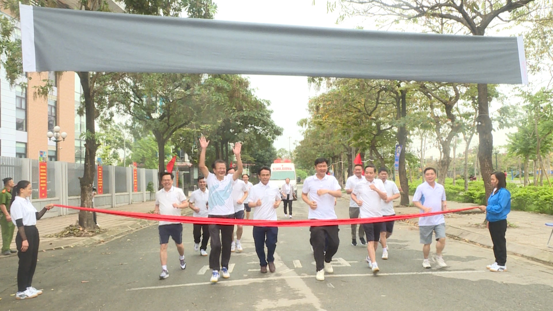 the-run-hnm-huyen-ung-hoa3.jpg