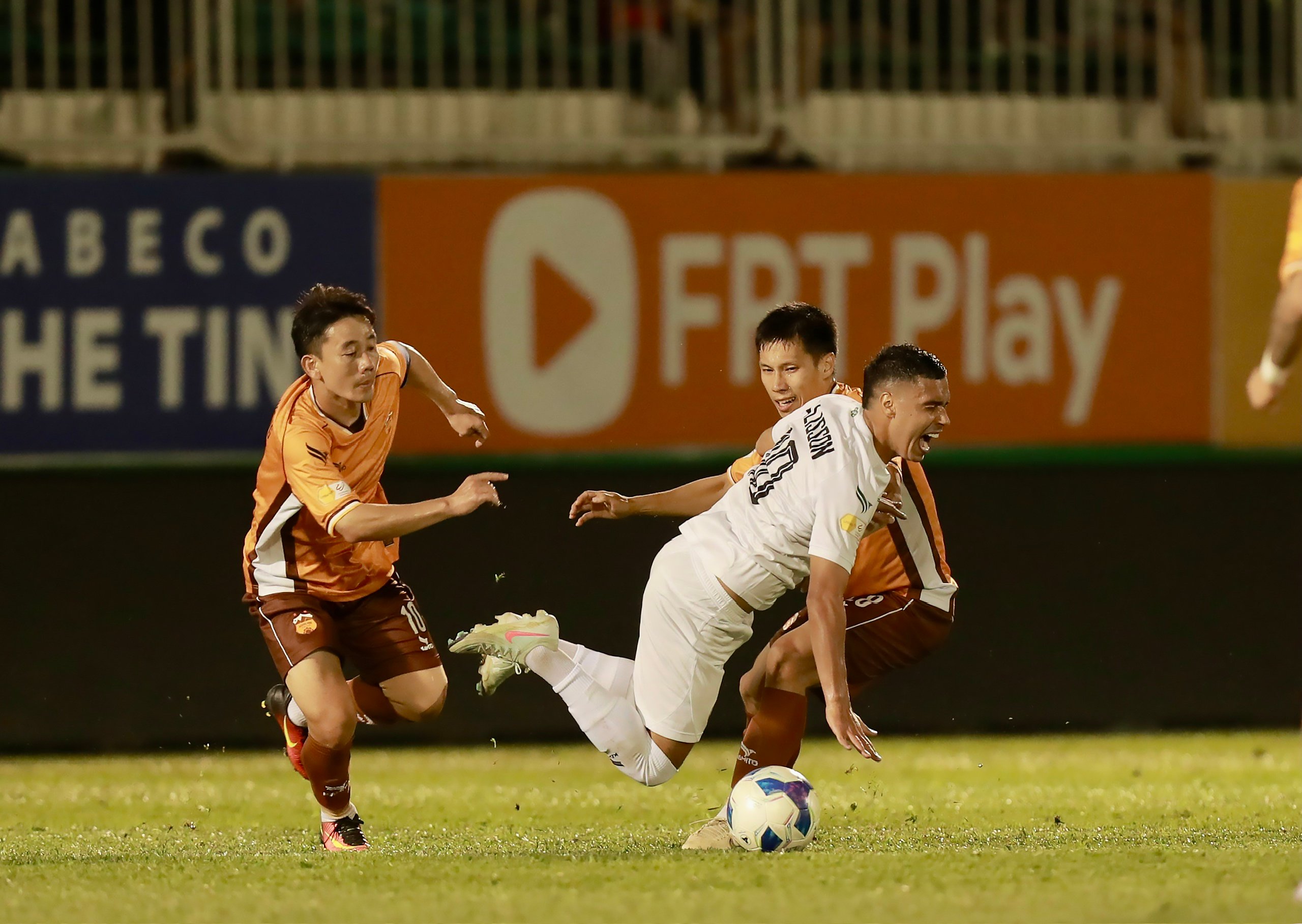 Xuất hiện những cặp derby mới nào sau sáp nhập tỉnh thành: HAGL đấu CLB Bình Định- Ảnh 1.