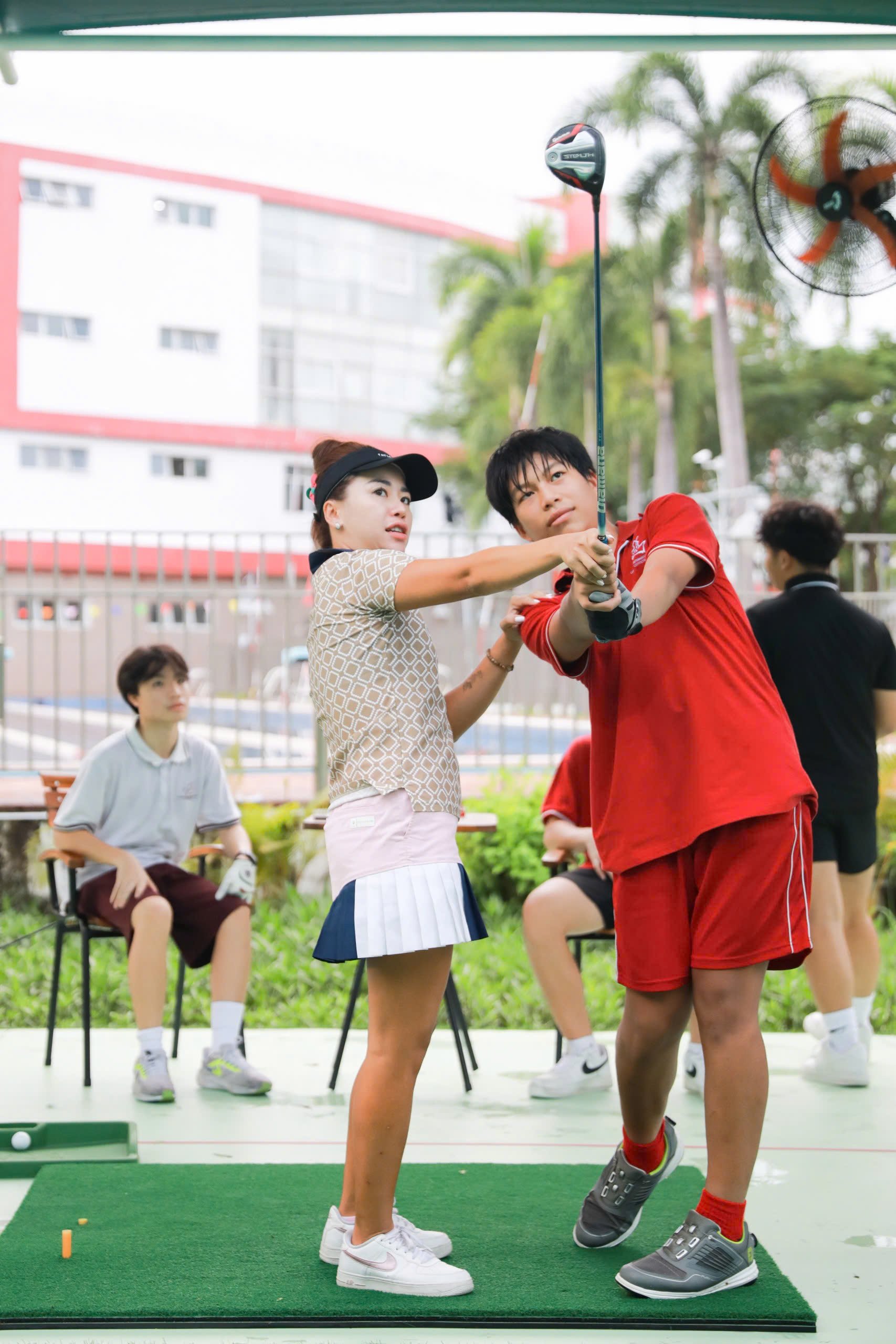 'Bóng hồng' golf Việt Nam Ngô Bảo Nghi: truyền lửa đam mê cho các golfer nhí EQuest- Ảnh 2.