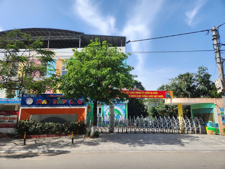 Maestra de preescolar en Bac Ninh golpea a niños en el aula, la policía investiga - Foto 1.
