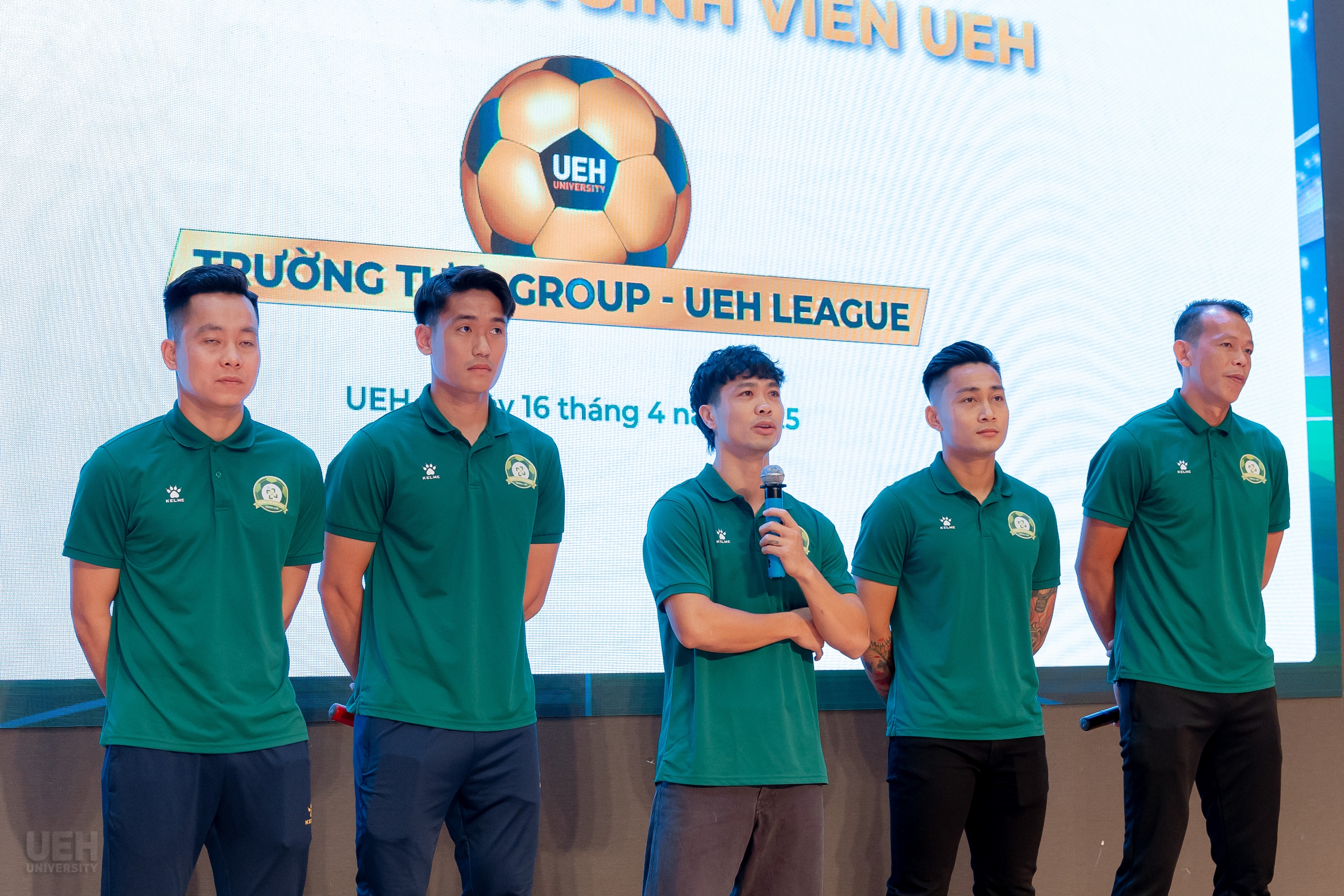 Công Phượng truyền lửa tại giải bóng đá sinh viên ĐH Kinh tế TP.HCM- Ảnh 1.