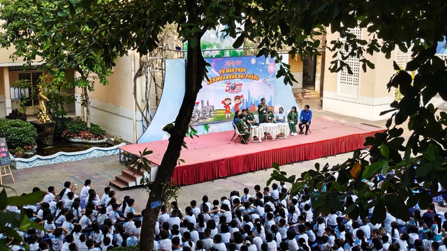 Chuyện xúc động về hai chị em gái tên 'Việt Nam'- Ảnh 1.