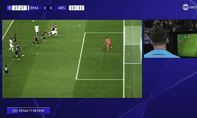 The referee 