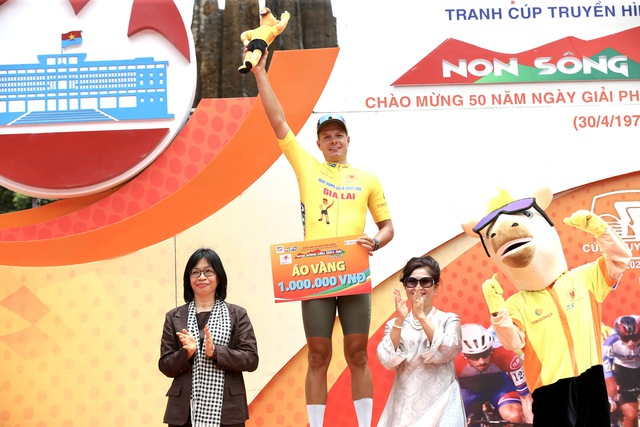Cúp xe đạp truyền hình TP.HCM: Nguyễn Hoàng Sang đoạt áo cam, nhiều tay đua bị loại- Ảnh 4.