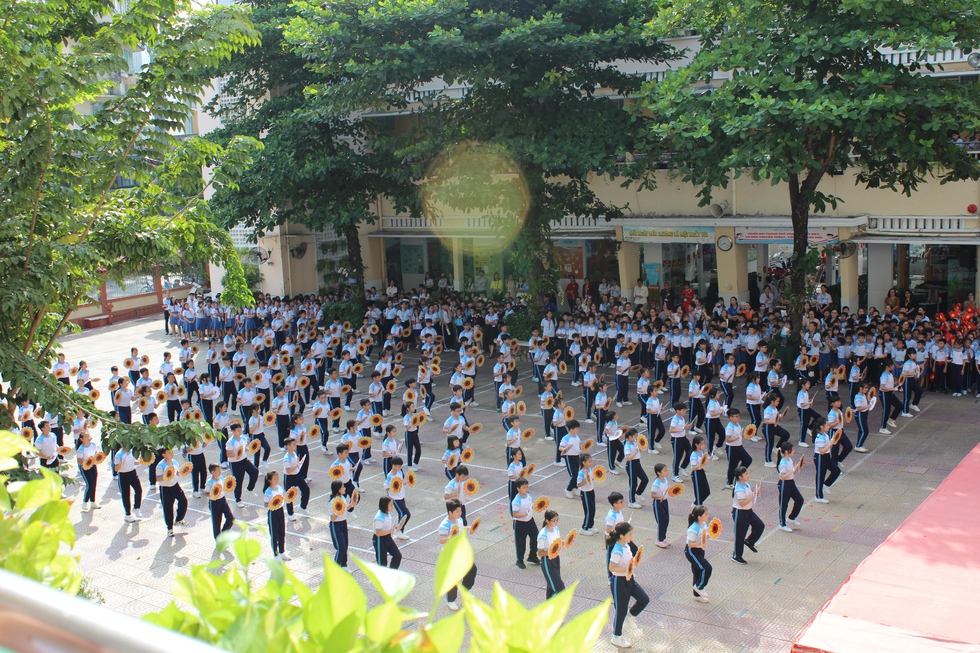 Chuyện xúc động về hai chị em gái tên 'Việt Nam'- Ảnh 3.