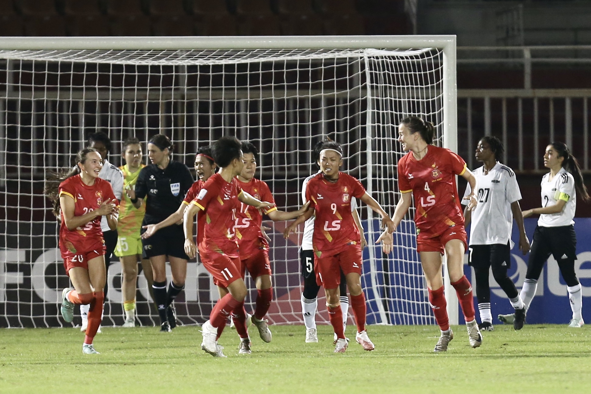 Nóng: 'Maradona Việt Nam' Lư Đình Tuấn dẫn dắt CLB nữ TP.HCM đá bán kết AFC Champions League- Ảnh 3.