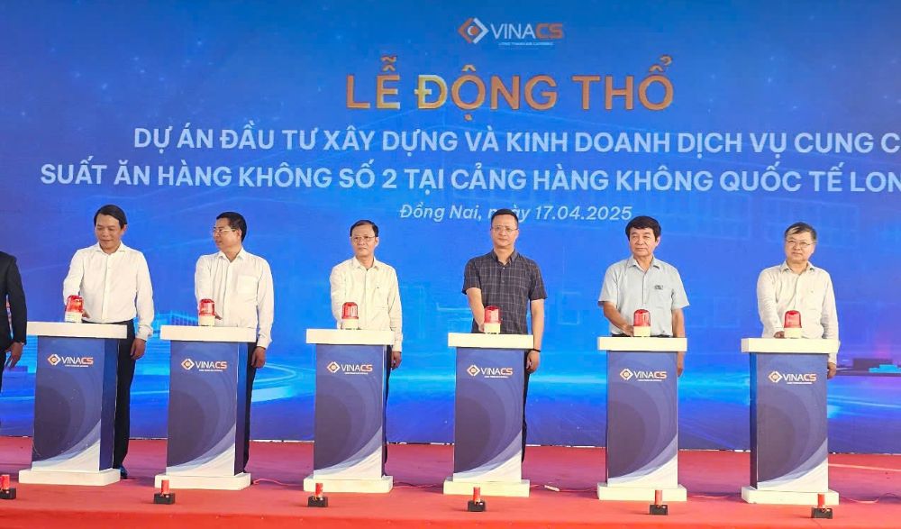 대표단은 프로젝트 기공식을 진행했습니다.