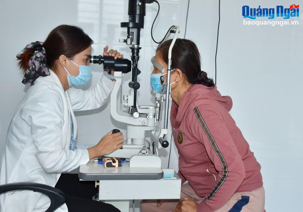 Grâce à l’examen, l’équipe médicale a découvert de nombreux cas de maladies oculaires.