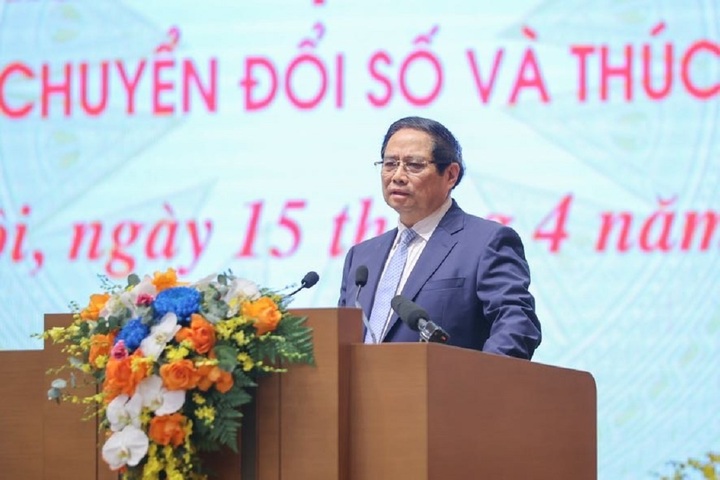 Le Premier ministre travaille avec les entreprises publiques sur la transformation numérique et la promotion de la croissance, le matin du 15 avril. (Photo : VGP/Nhat Bac)