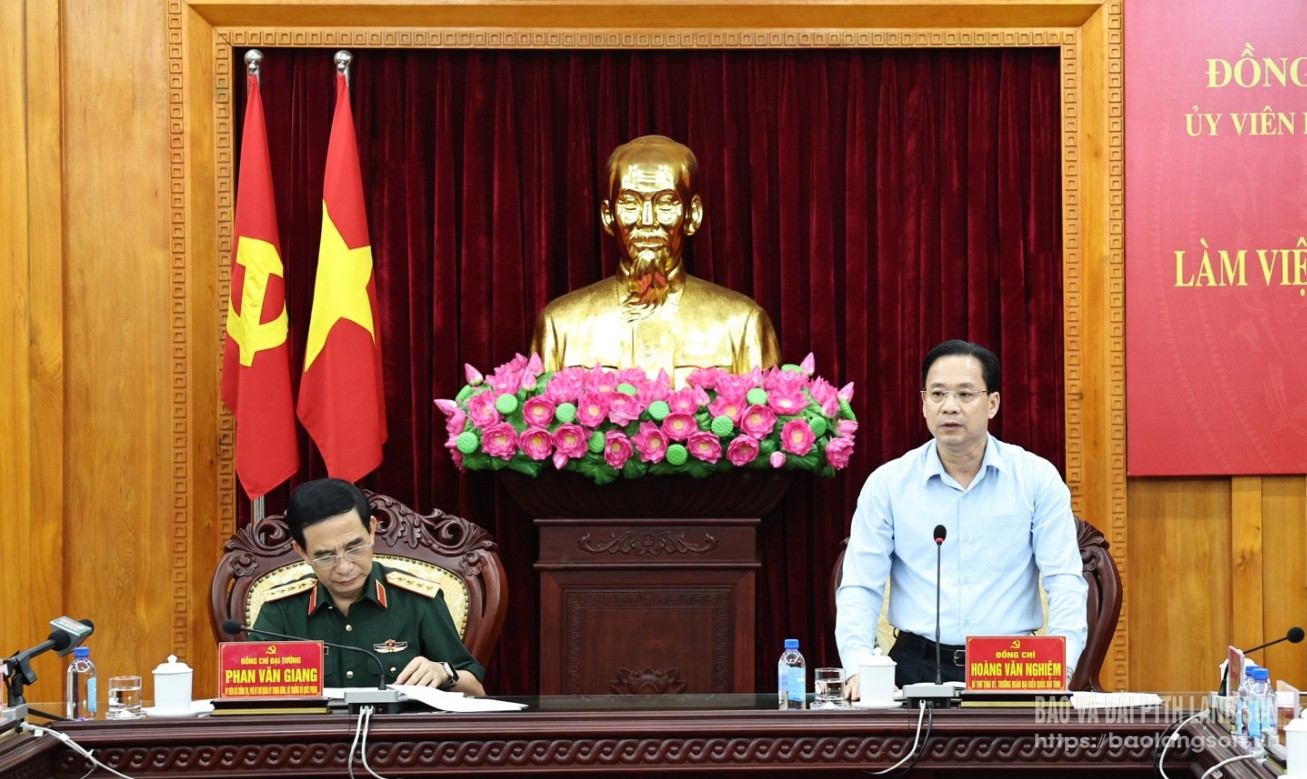 Auf der Arbeitssitzung sprach Genosse Hoang Van Nghiem, Parteisekretär der Provinz und Leiter der Delegation der Nationalversammlung der Provinz.