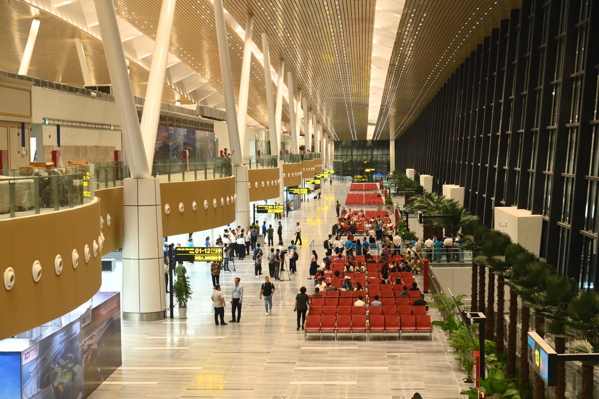 Những hành khách đầu tiên 'xông đất' nhà ga T3 hiện đại nhất Việt Nam  - Ảnh 9.