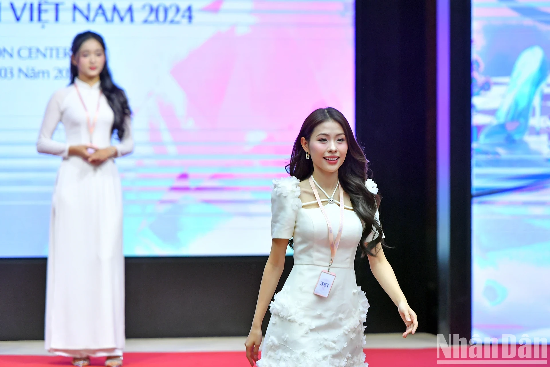 Confident and dynamic look of the contestants on the catwalk.