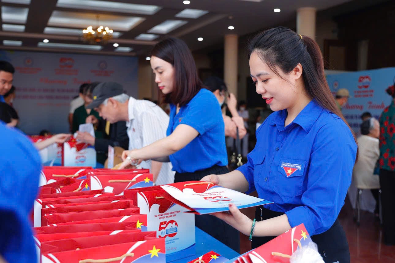 doan-thanh-nien-cb-qua.jpg