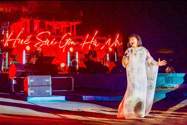 הזמרת קאם ואן: שמחה כשכל המשפחה שרה שירי אהבה - תמונה 1.