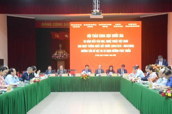 Hội thảo khoa học quốc gia “50 năm nền văn học, nghệ thuật Việt Nam sau ngày thống nhất đất nước (30.4.1975 - 30.4.2025) - Những vấn đề đặt ra và định hướng phát triển” tại Hà Nội ngày 18-4 Ảnh: VIỆT NGA