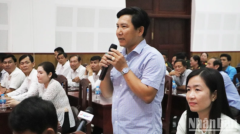 Chủ tịch Quốc hội tiếp xúc cử tri tại Hậu Giang ảnh 3