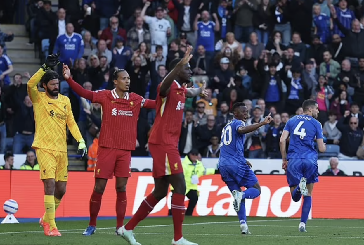 Alexander-Arnold nói về màn ăn mừng sau khi ghi bàn đưa Liverpool chạm tay vào cúp vô địch- Ảnh 3.