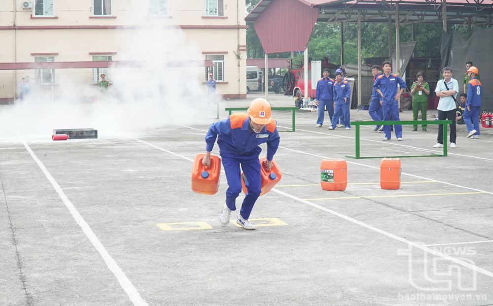 Thực hành di chuyển tài sản khi xảy ra đám cháy.