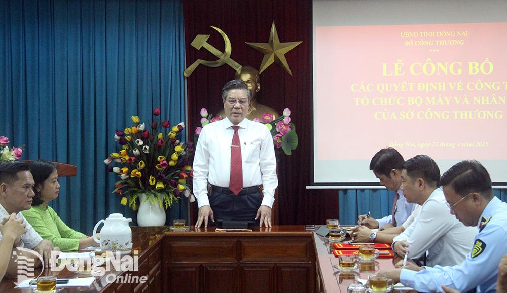 Phó chủ tịch UBND tỉnh Dương Minh Dũng phát biểu tại hội nghị. Ảnh: Lam Phương
