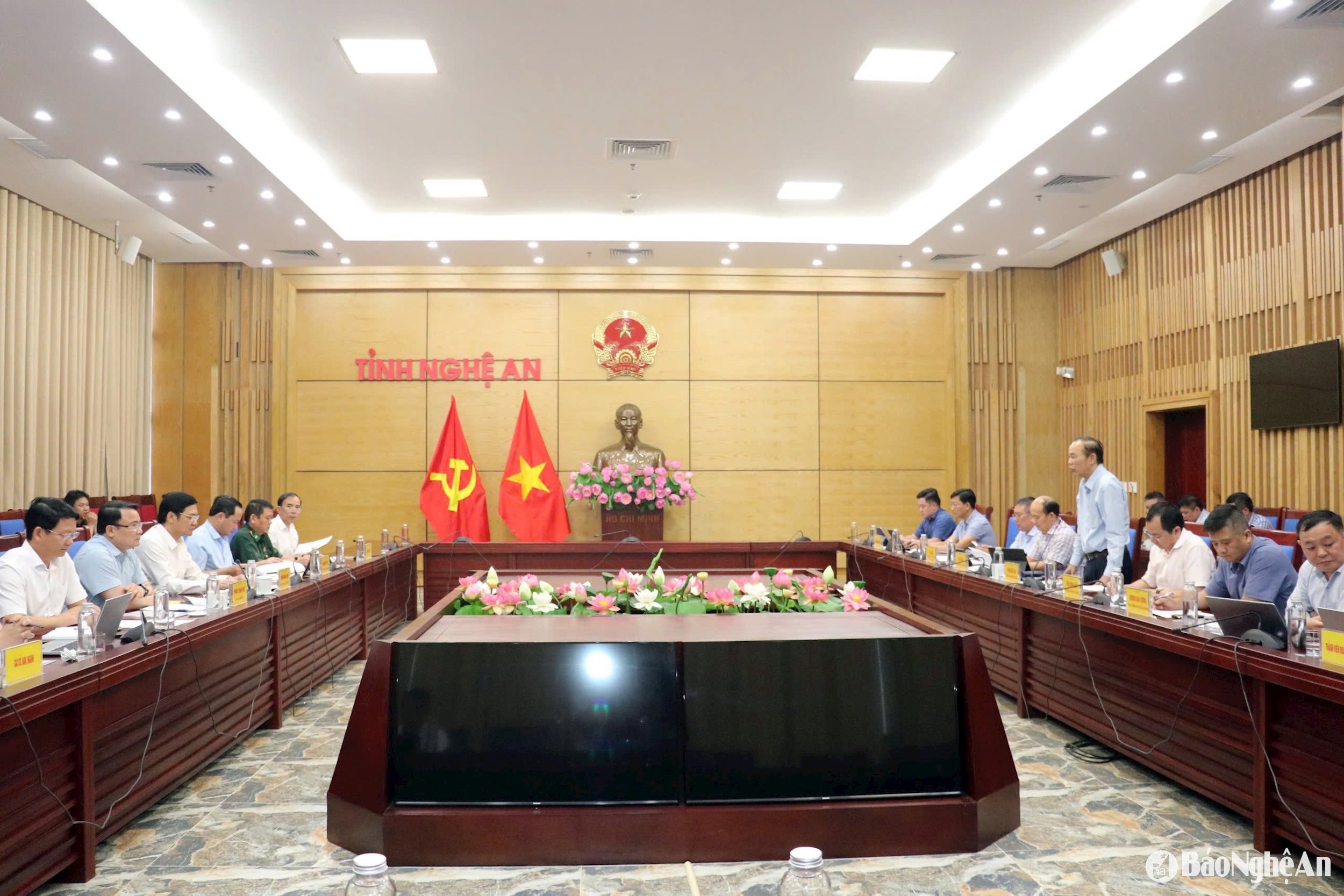 Toàn cảnh buổi làm việc. Ảnh: Phú Hương
