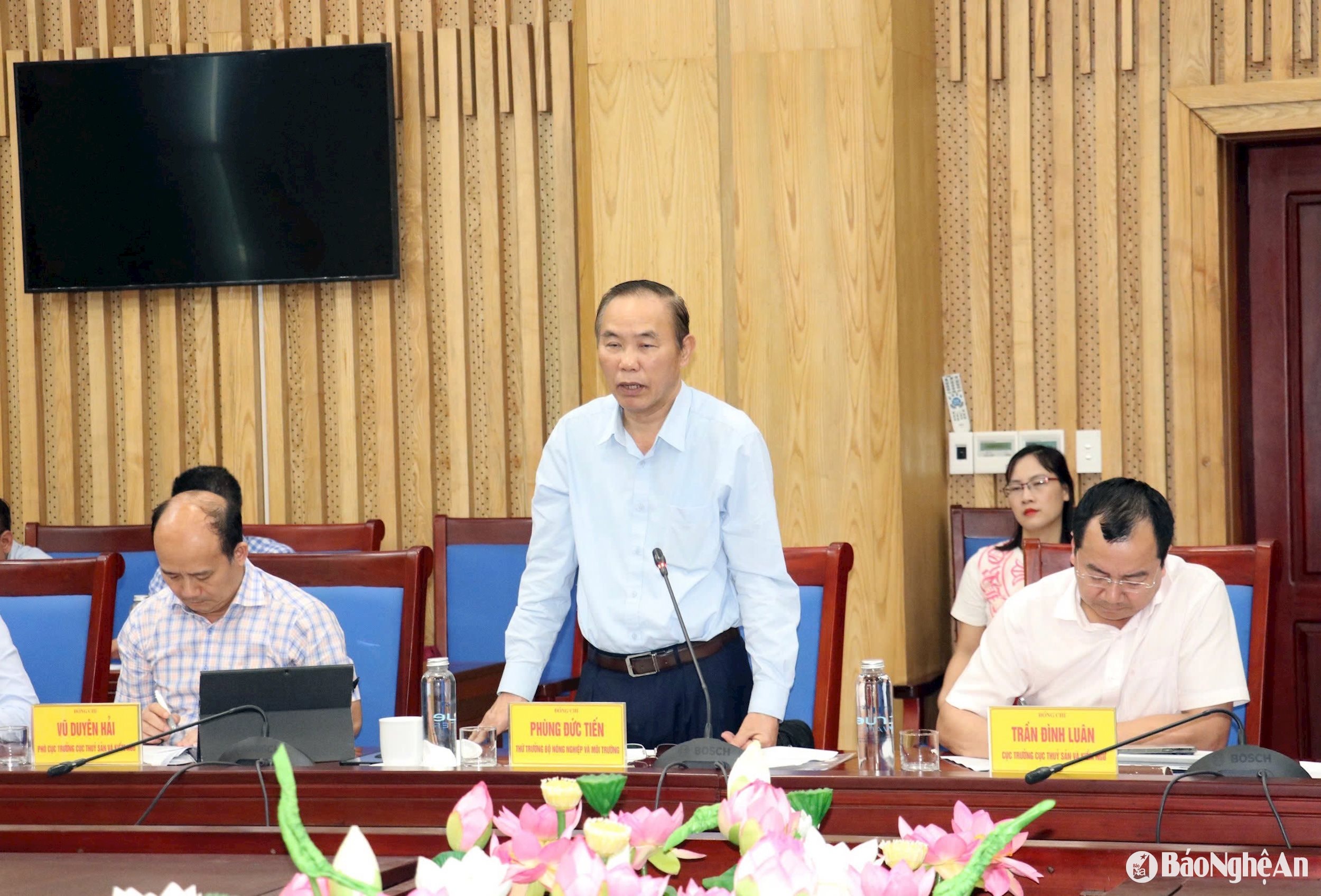  Đoàn công tác của Ban chỉ đạo Quốc gia về IUU doa đồng chí Phùng Đức Tiến dẫn đầu. Ảnh- Phú Hương
