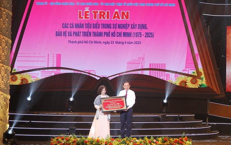 TPHCM vinh danh 60 cá nhân tiêu biểu trong chặng đường 50 năm phát triển- Ảnh 2.