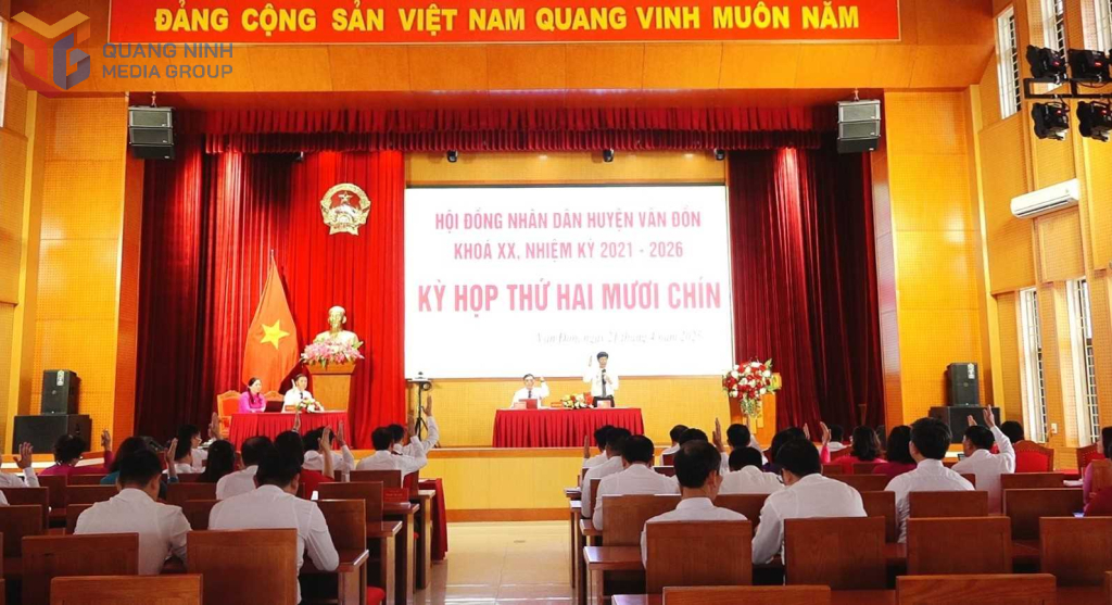 HĐND huyện Vân Đồn tổ chức kỳ họp thứ 29 để xem xét, quyết định nội dung quan trọng về việc thông qua chủ trương thành lập Đặc khu Vân Đồn thuộc tỉnh Quảng Ninh. Ảnh: Trung tâm TT&VH huyện Vân Đồn.