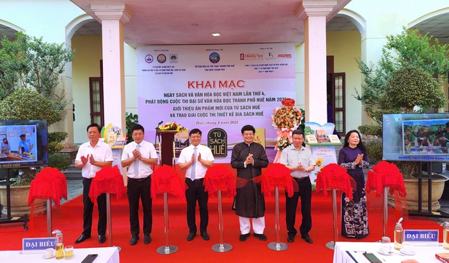 Sôi nổi Ngày Sách và Văn hóa đọc Việt Nam tại TP Huế - Ảnh 1.