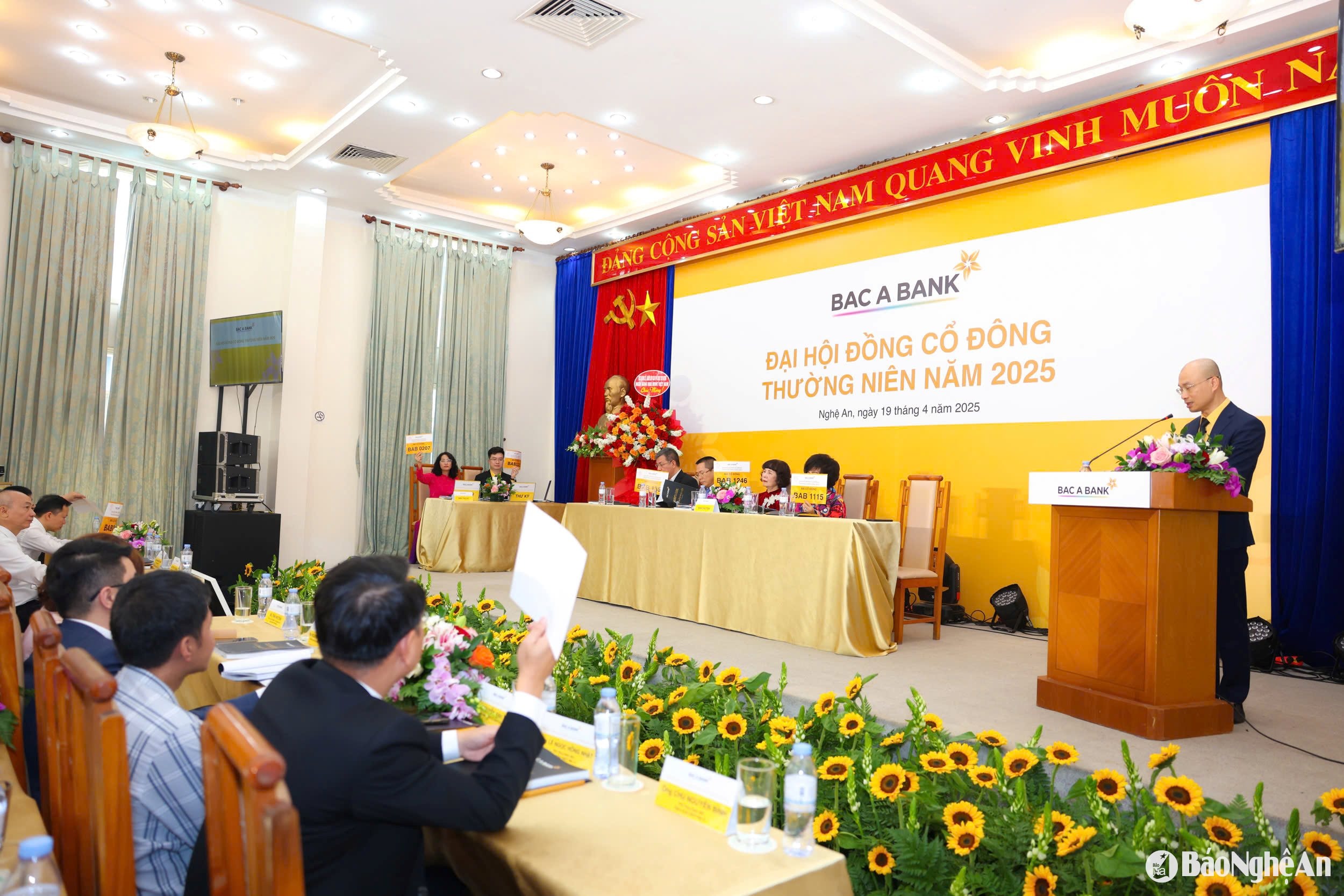 BAC A BANK's Board of Directors highly agrees with the consistent orientation of building and developing a multi-functional bank. Photo - BAB