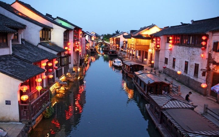 A city likened to the Venice of the East.jpg
