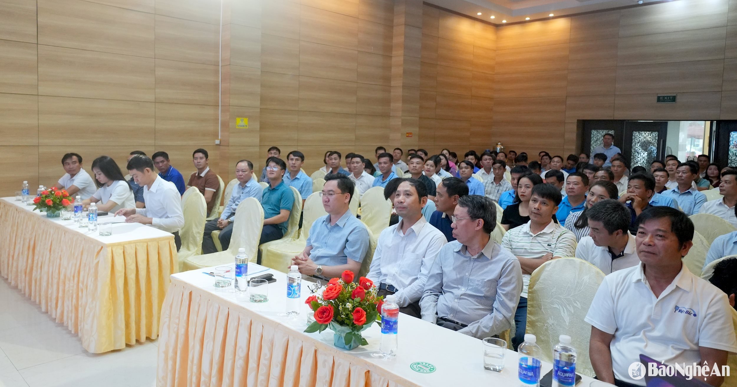 Les délégués participant à la cérémonie d'ouverture. Photo : Quang An