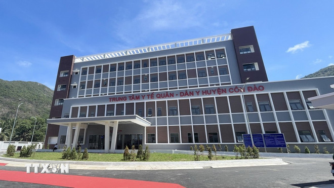 Le centre médical militaire et civil du district de Con Dao vient d'être inauguré et mis en service avec une échelle de 5 étages. (Photo : Huynh Son/VNA)