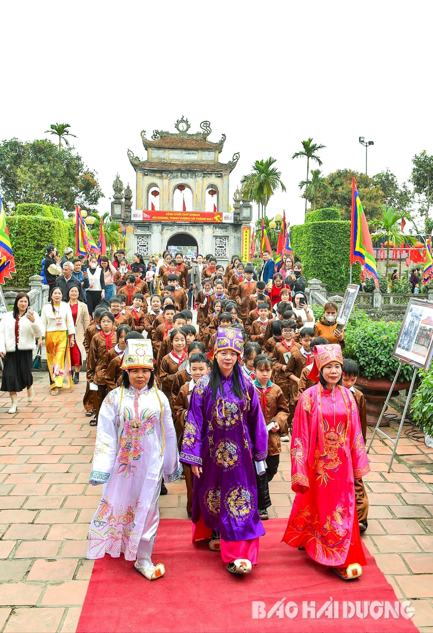 ธี-ตรัง-หงวน-1-.jpg
