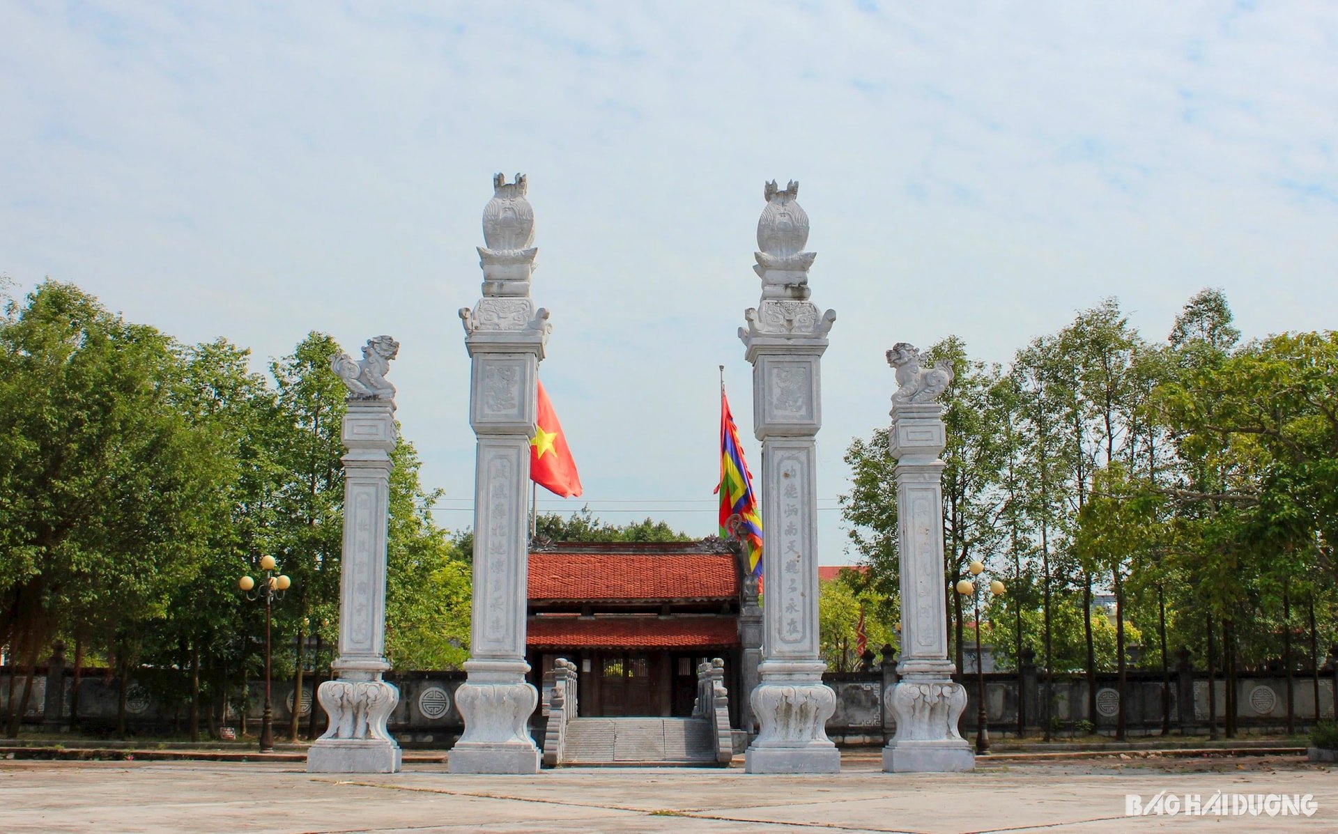 យប់ងងឹត.jpg