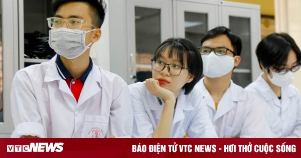 Sinh viên ĐH Y Hà Nội có thể bị kỷ luật nếu mặc áo trễ cổ, váy ngắn, nhuộm tóc