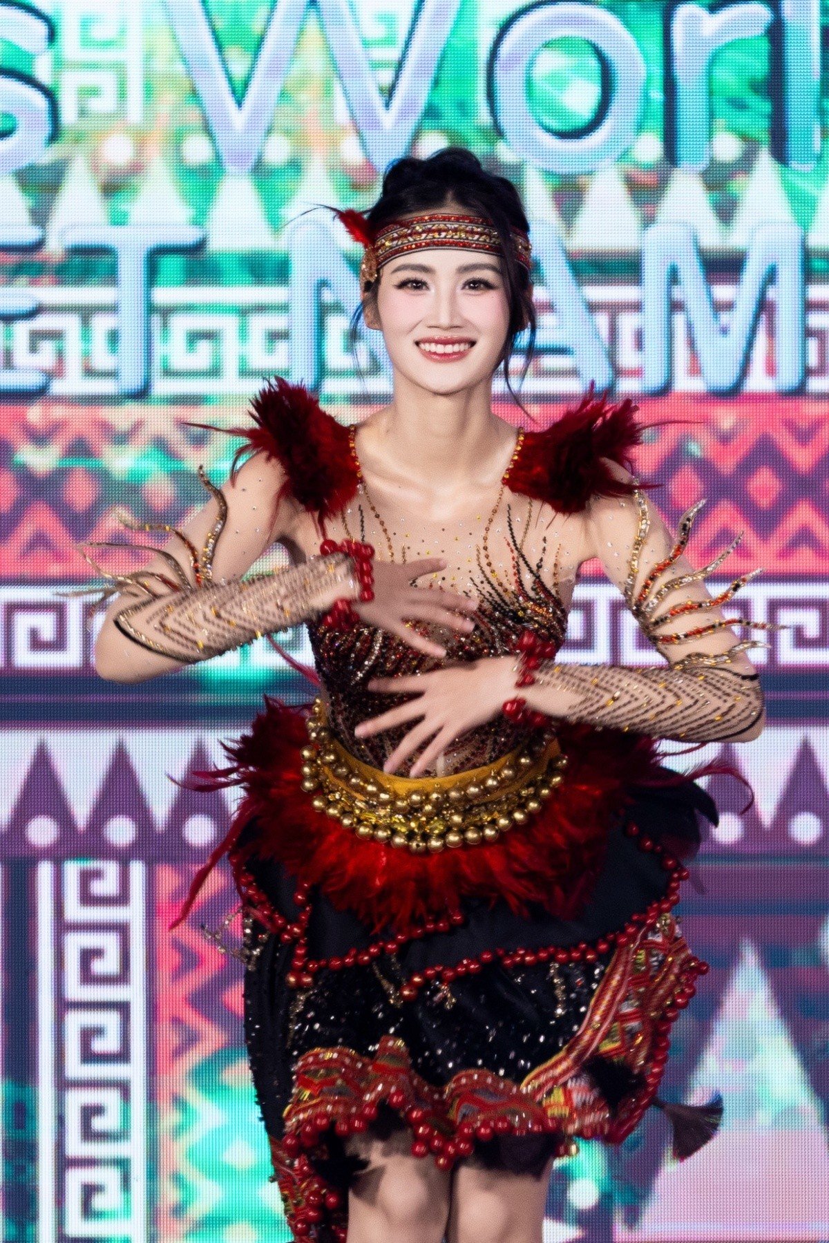 Hoa hậu Ý Nhi hé lộ trang phục đem đến Miss World 2025, có đẹp như kỳ vọng? - Ảnh 7.