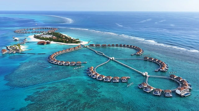 bag-of-notes-when-traveling-to-the-maldives-1.webp